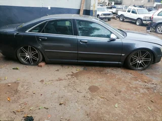 Audi s8 v10 5.2lt auto stripping for spares.