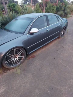 Audi s8 v10 5.2lt auto stripping for spares.