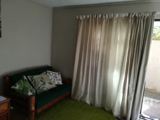 Bachelor flat to rent in Pari Park Port Elizabeth