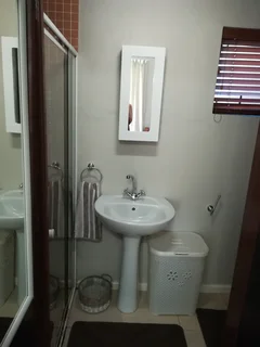 Bachelor flat to rent in Pari Park Port Elizabeth