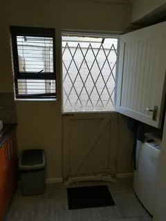 Bachelor flat to rent in Pari Park Port Elizabeth