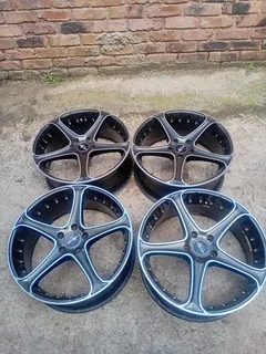 5 Star Black Mag Wheel