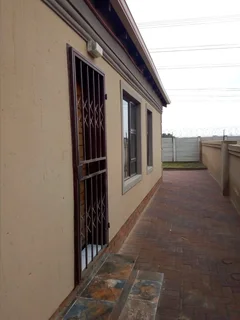 Rooms  for rent  ( President  Hyper area)