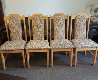 Set of 4 Solid Oak Dining Chairs – Vintage Floral Upholstery
