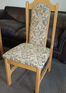 Set of 4 Solid Oak Dining Chairs – Vintage Floral Upholstery