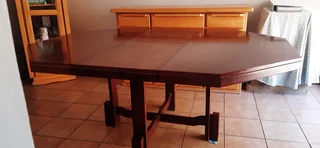 Solid Imbuia Extendable Dining Table – Timeless Craftsmanship