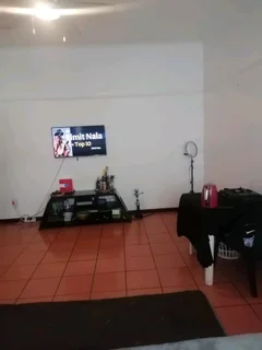 Room to let inside a secured house in Goodwood . Deposit Required R4,500