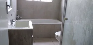 Room to let inside a secured house in Goodwood . Deposit Required R4,500