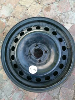 Rim (16 inches) for sale. Like new