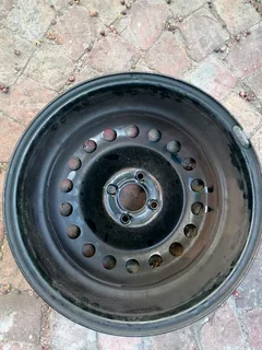 Rim (16 inches) for sale. Like new
