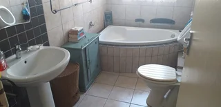 Semi-detached  house to rent