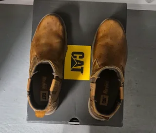 Men&#39;s CAT boots (Tan)  Size 7