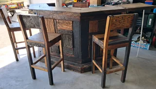 Sleeper wood bar with 4 bar stools