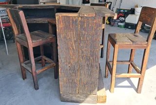 Sleeper wood bar with 4 bar stools