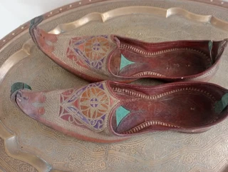 Antique ( ceremonial) traditional Indian  shoes ( size 5 female)