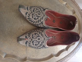 Antique ( ceremonial) traditional Indian shoes ( size 5 female)