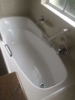 For sale: Bathtub