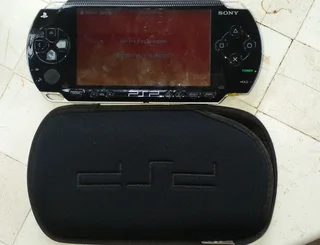 2 * Psp&#39;s&#43;covers/1*for Spares/13*games/charger