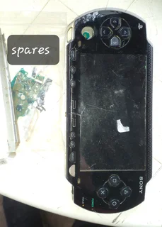 2 * PSP&#39;s&#43;Covers/1*FOR SPARES/13*Games/Charger