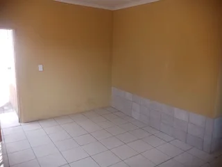 Bachelor / Studio Apartment &#64; Cosmo City Ext 7