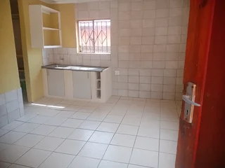 Bachelor / Studio Apartment &#64; Cosmo City Ext 7