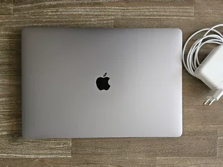 MacBook Pro 15” (2017) – i7 / 16GB RAM / 500GB SSD