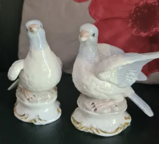 Vintage Porcelain Dove set