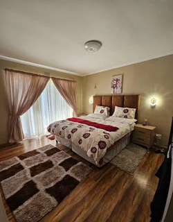 Holiday House with Large Pool in Southern Suburbs, Cape Town