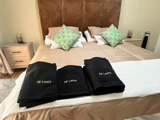 Holiday House with Large Pool in Southern Suburbs, Cape Town