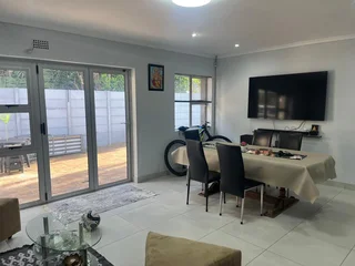 Holiday House with Large Pool in Southern Suburbs, Cape Town