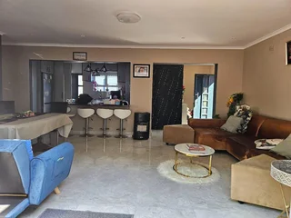 Holiday House with Large Pool in Southern Suburbs, Cape Town