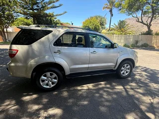 2009 TOYOTA FORTUNER 3.0 D4D AUTOMATIC- FULL HOUSE!