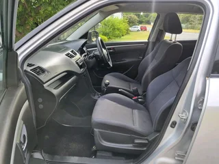 2012 SUZUKI SWIFT 1.4GL- GREAT STUDENT VEHICLE!
