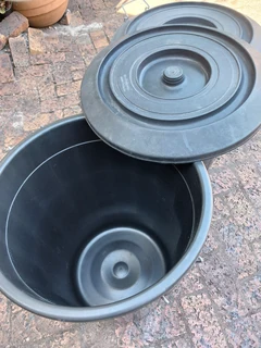 refuse bins with lids 70-litre with lids