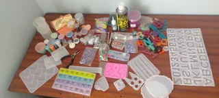 Resin moulds and inclusions