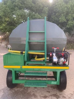 Waterwa met transport tenk