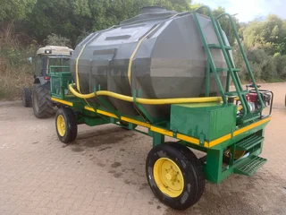 Waterwa met transport tenk