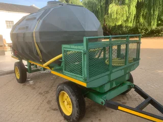 Waterwa met transport tenk