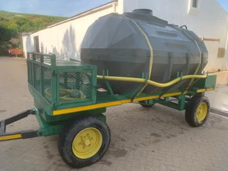 Waterwa met transport tenk