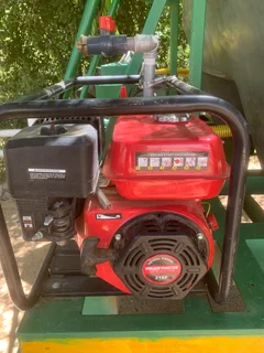 Waterwa met transport tenk