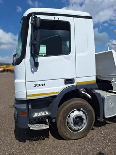 2008 Mercedes Benz 3331 Skip Loader