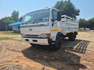 2014 UD40 CATTLE &amp; SHEEP TRUCK