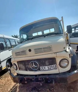 1993 M/Benz 1517 Dropsides