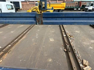 2008 HINO CRANE TRUCK TAGG AXLE WITH 7 TON CRANE