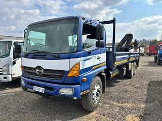 2008 Hino Crane Truck Tagg Axle With 7 Ton Crane