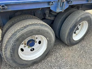 2008 HINO CRANE TRUCK TAGG AXLE WITH 7 TON CRANE