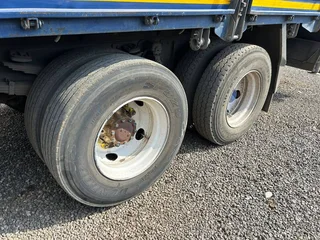 2008 HINO CRANE TRUCK TAGG AXLE WITH 7 TON CRANE