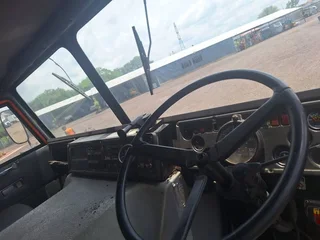 Oshkosk Truck D/Diff with CAT440 Engine (No Papers)