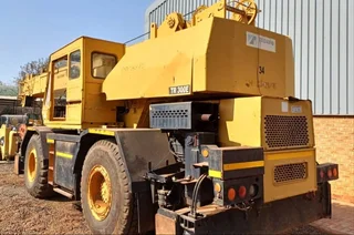 Tandano Rough Terrain 30 Ton Crane Truck 4×4