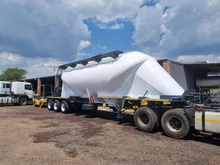 Spitzer Drybulk 40 Cube Trailer (Refurbished)